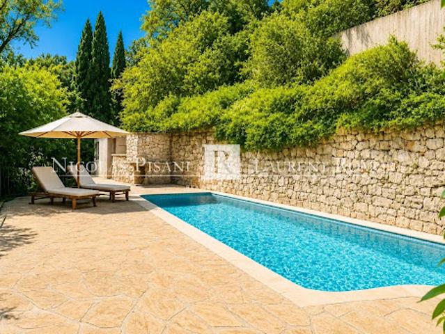 Villa avec piscine en bord de mer