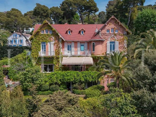 Villa avec piscine en bord de mer