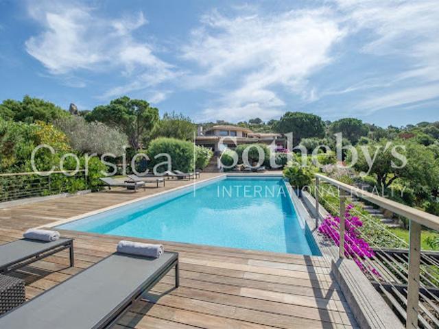 Villa avec piscine en bord de mer