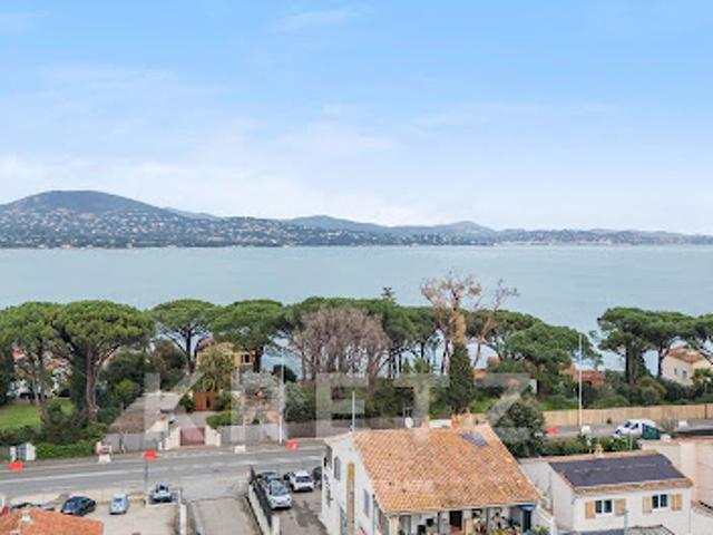 Villa avec piscine en bord de mer