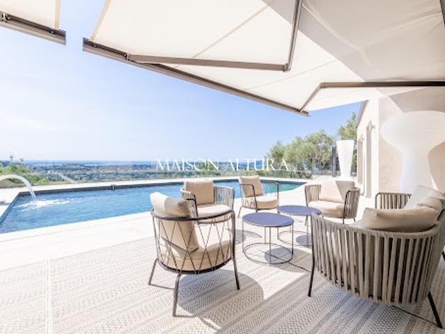 Villa avec piscine en bord de mer