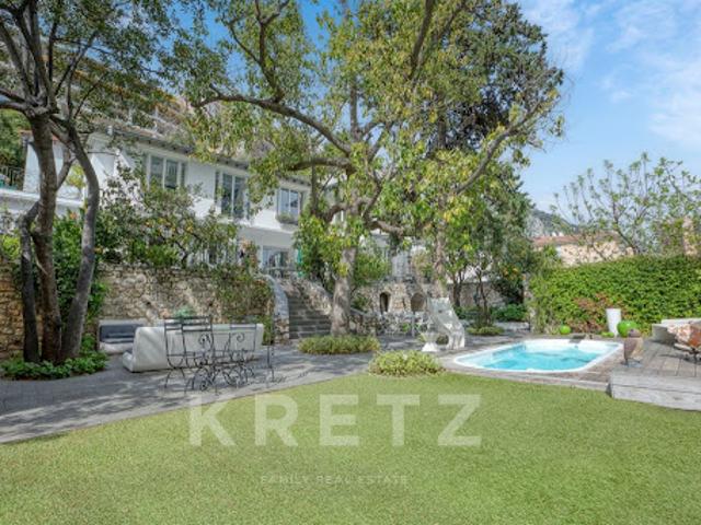 Villa avec piscine en bord de mer