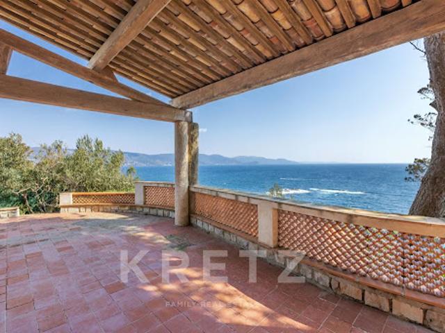 Villa avec piscine en bord de mer