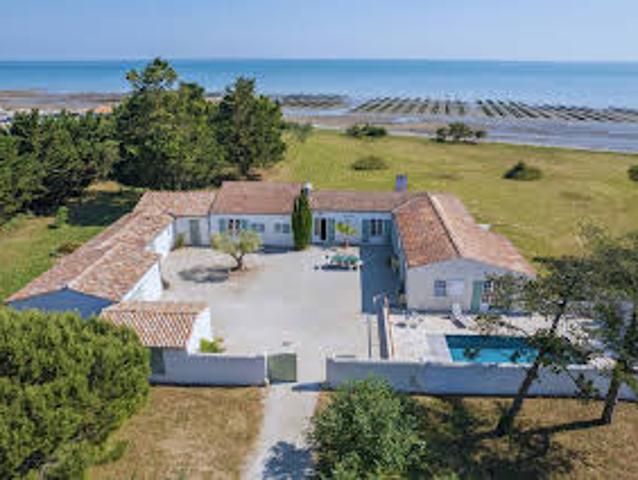 Villa avec Piscine en Bord de mer
