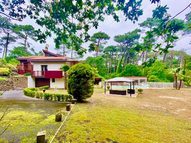 Villa avec piscine en bord de mer