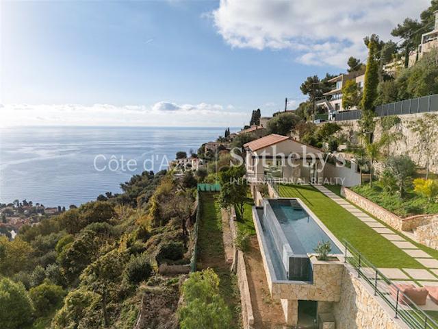 Villa avec piscine en bord de mer