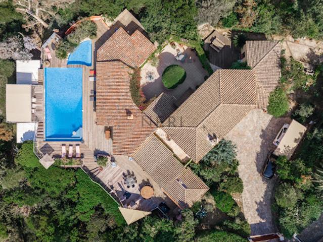 Villa avec piscine en bord de mer