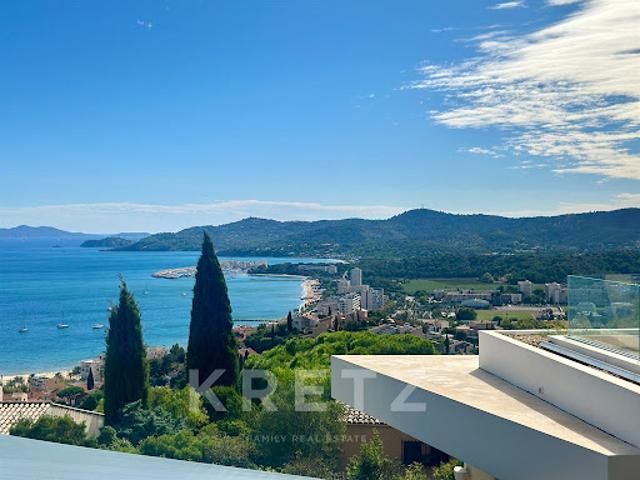 Villa avec piscine en bord de mer