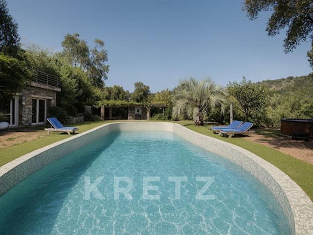 Villa avec piscine en bord de mer