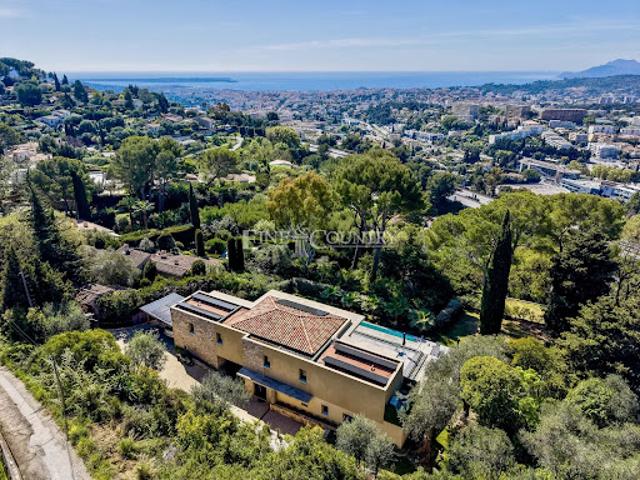 Villa avec piscine en bord de mer