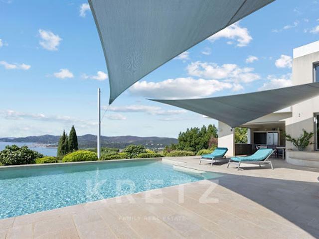 Villa avec piscine en bord de mer