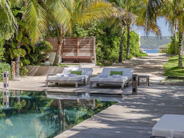 Villa avec piscine en bord de mer