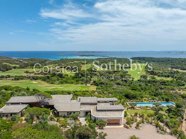 Villa avec piscine en bord de mer