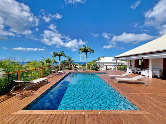 Villa avec piscine en bord de mer