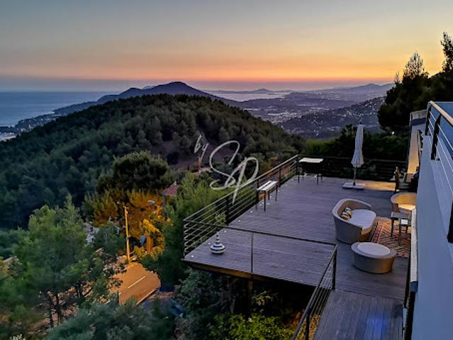 Villa avec piscine en bord de mer