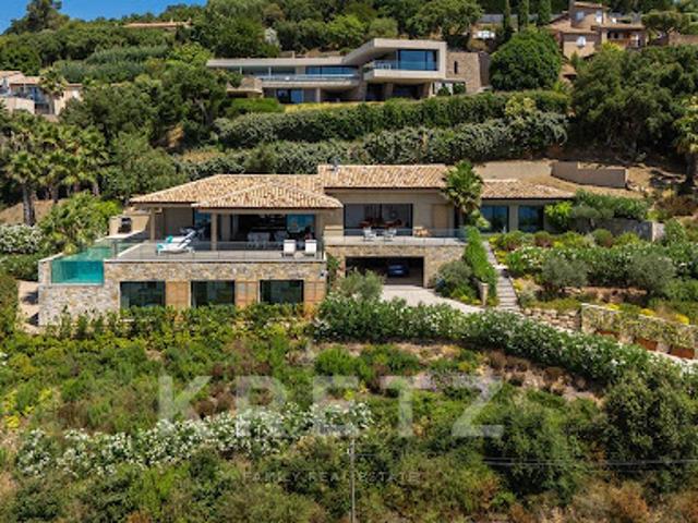 Villa avec piscine en bord de mer