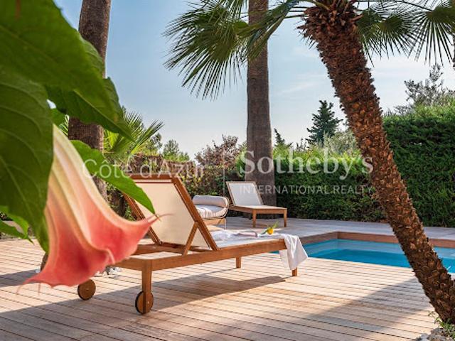 Villa avec piscine en bord de mer