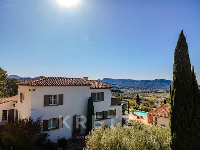 Villa avec piscine en bord de mer