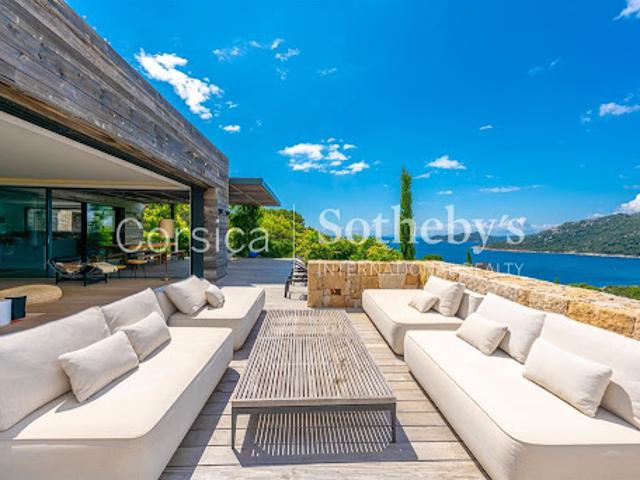 Villa avec piscine en bord de mer