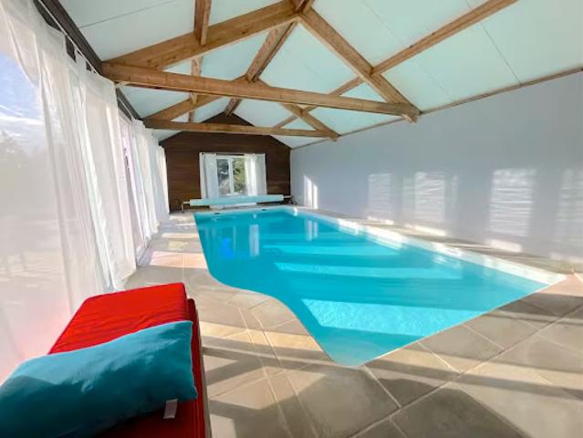 Villa avec piscine en bord de mer