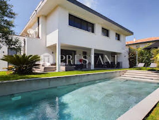 Villa avec Piscine en Bord de mer