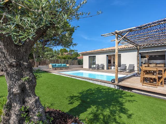 Villa avec piscine en bord de mer