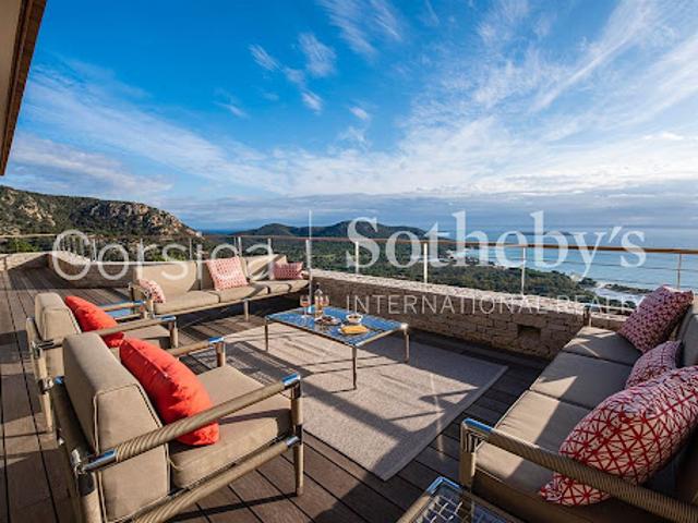 Villa avec piscine en bord de mer