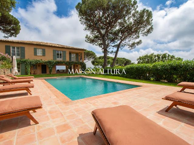 Villa avec piscine en bord de mer