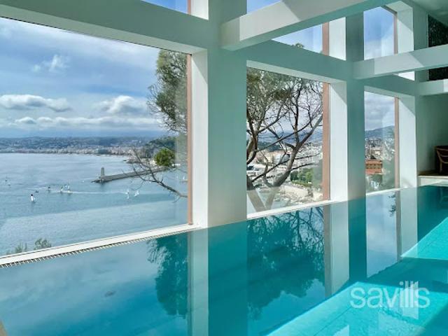 Villa avec piscine en bord de mer