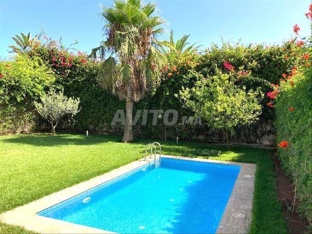 Villa avec piscine en vente à plage des nations
