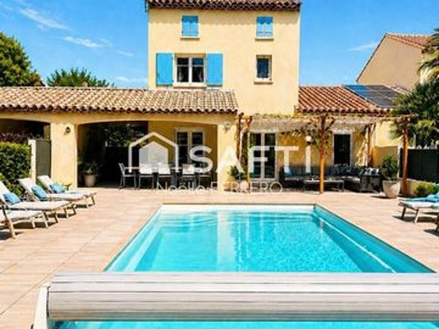 Villa avec piscine et garage T5 ST AYGULF