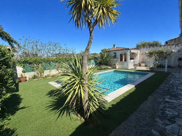 VILLA AVEC PISCINE ET GARAGE