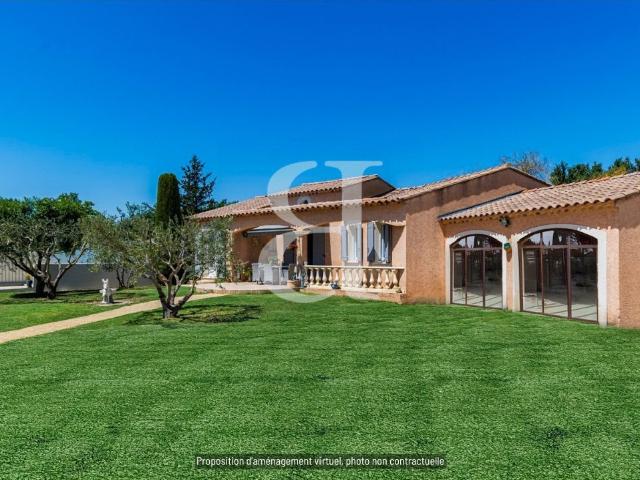 Villa avec piscine et dépendances à pied du centre de Saint. 134m² Saint Rémy de Provence