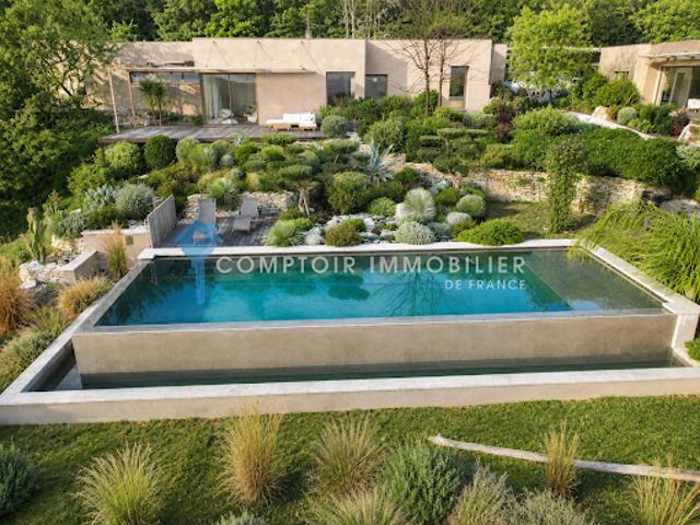 Villa avec piscine et jardin