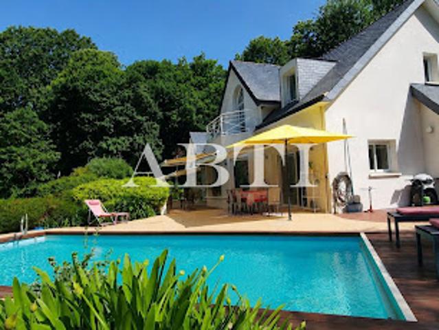 Villa avec piscine et jardin