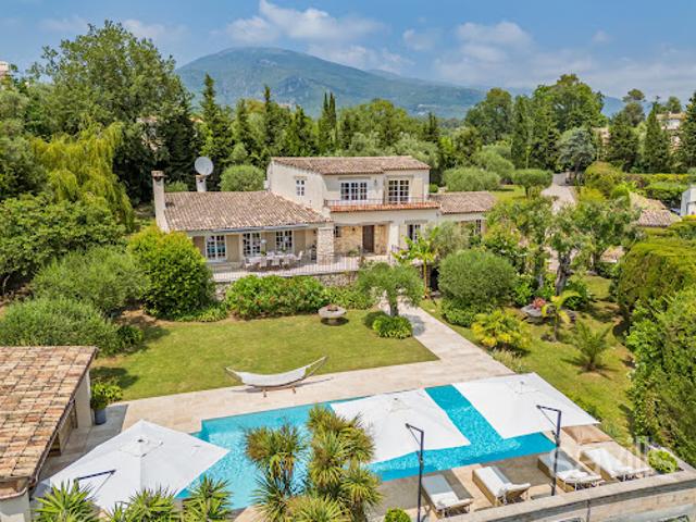 Villa avec piscine et jardin
