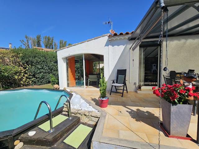 Villa avec piscine et jardin