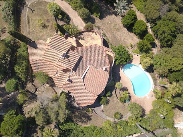 Villa avec piscine et jardin