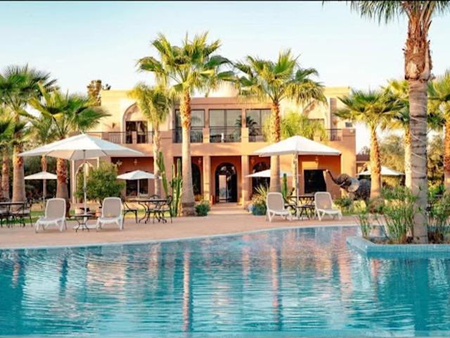 Villa avec piscine et jardin