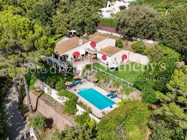 Villa avec piscine et jardin