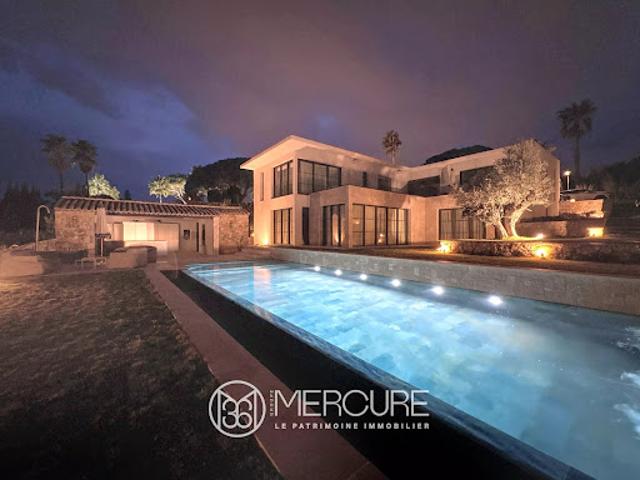 Villa avec piscine et jardin