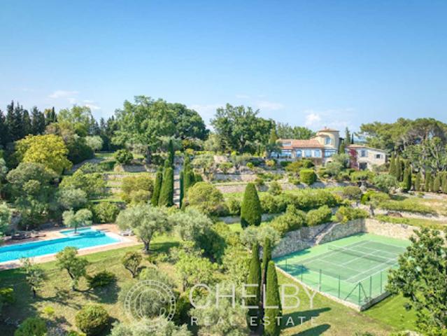 Villa avec piscine et jardin
