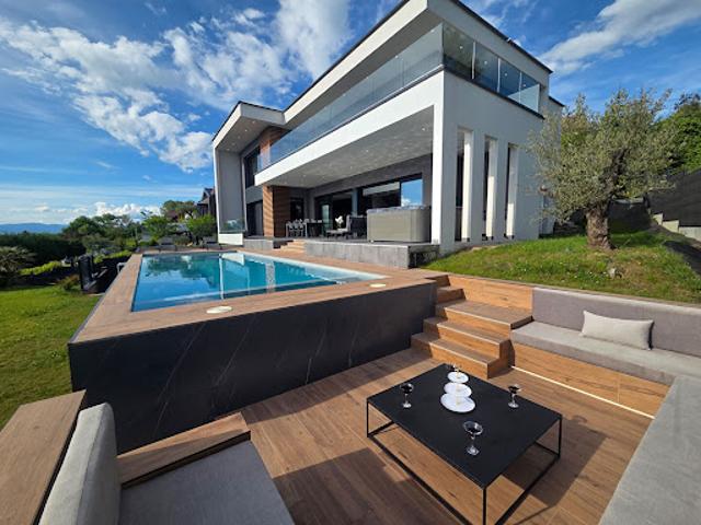 Villa avec piscine et jardin