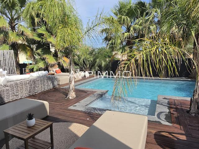 Villa avec piscine et jardin