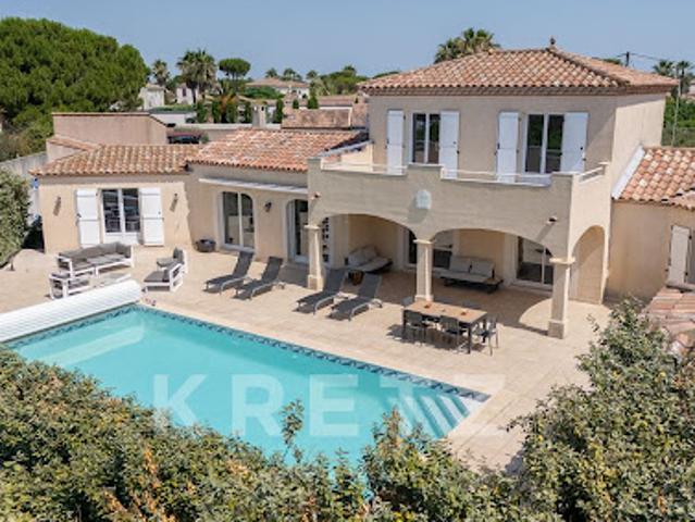 Villa avec piscine et jardin