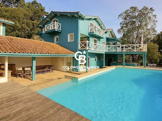 Villa avec piscine et jardin