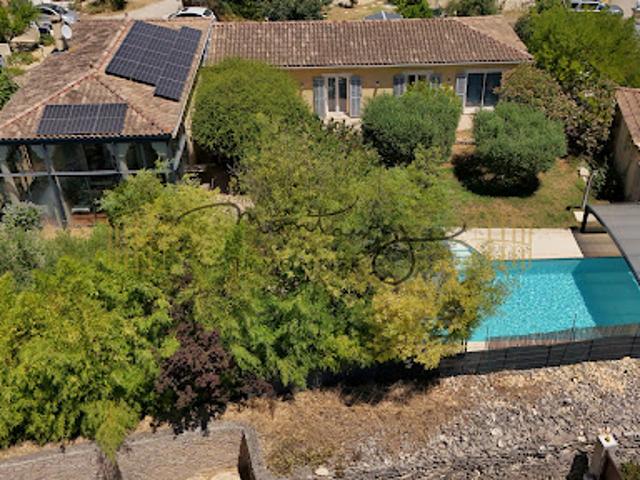 Villa avec piscine et jardin
