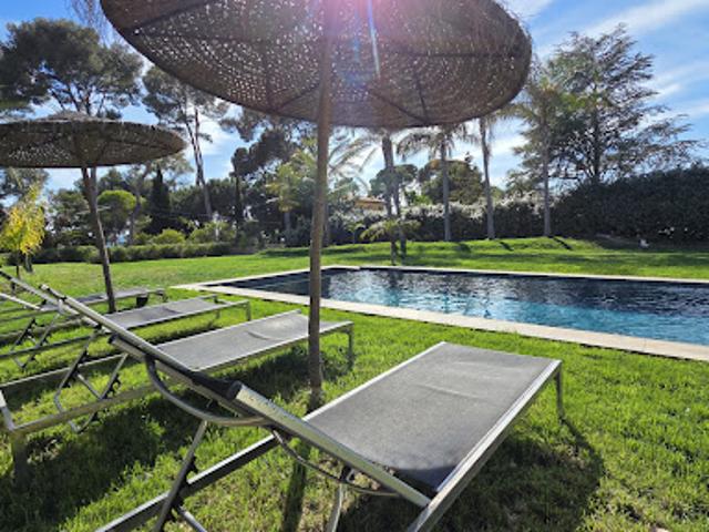 Villa avec piscine et jardin