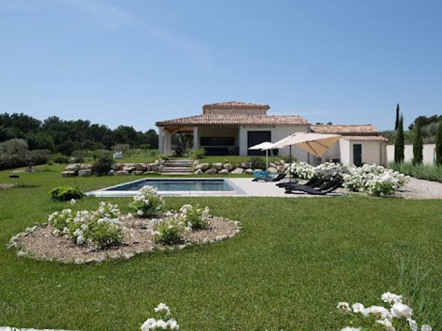 Villa avec piscine et jardin