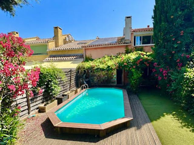 Villa avec piscine et jardin